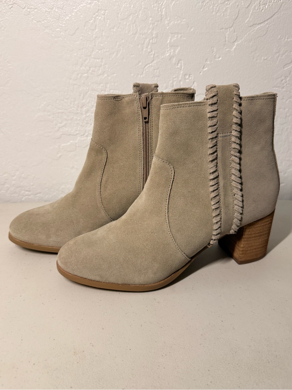 Coconuts by Matisse Trina Whip Stitch Taupe Suede Leather Ankle Boot Size 9